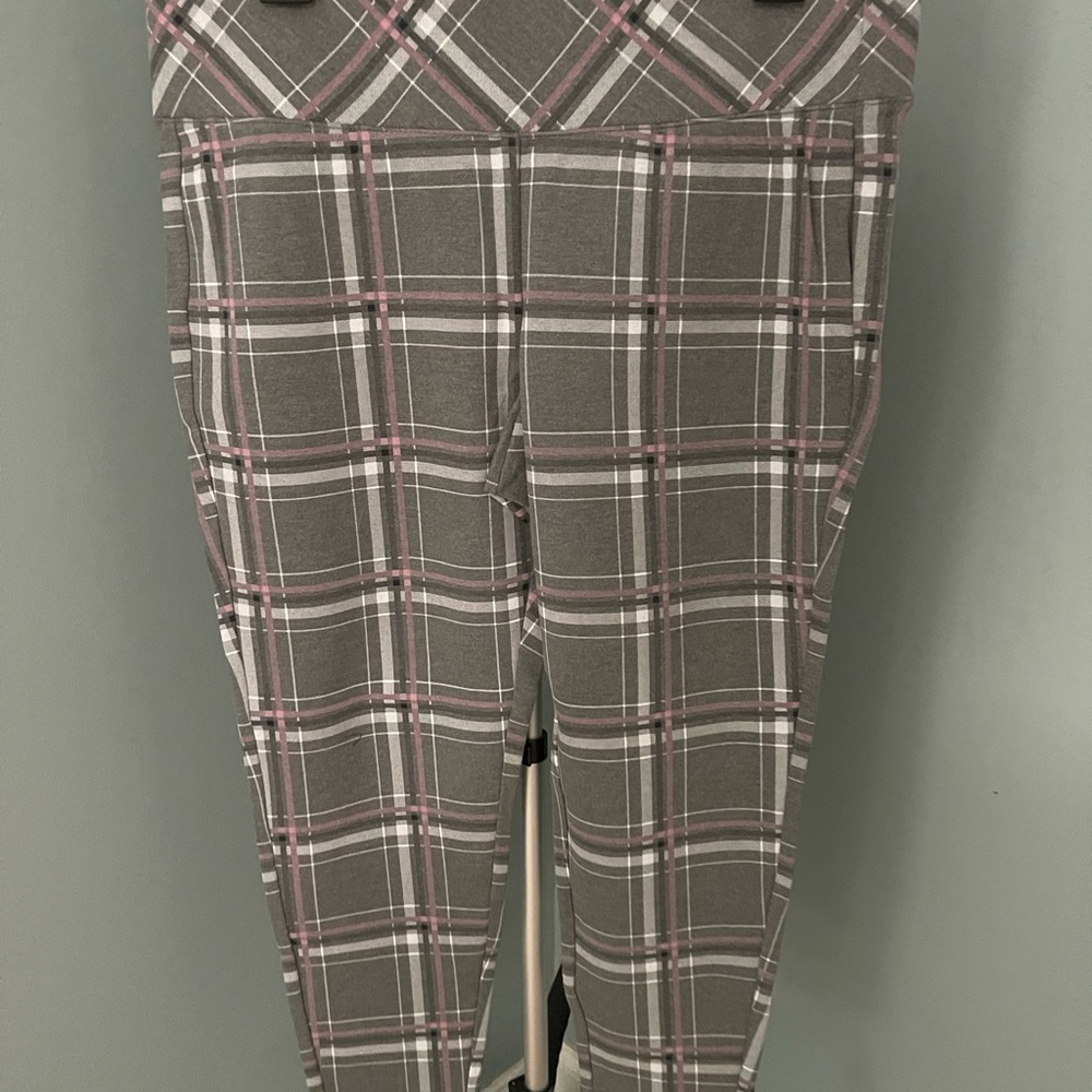 Size 2 Torrid Pixie Ponte Pant. NWT